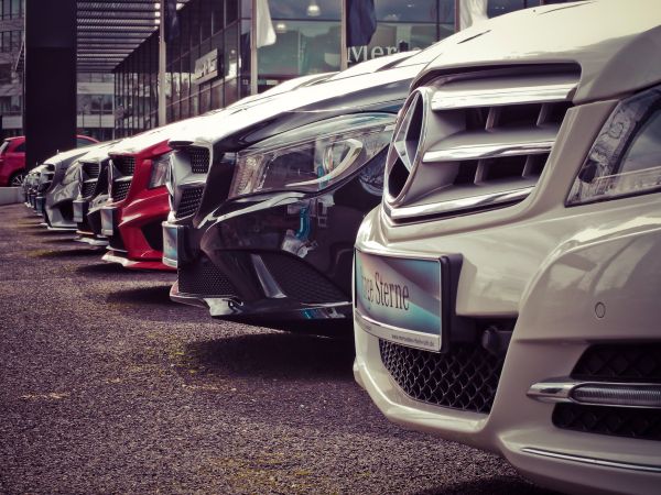 Vânzările auto din Rusia ar urma să scadă pentru al doilea an consecutiv 