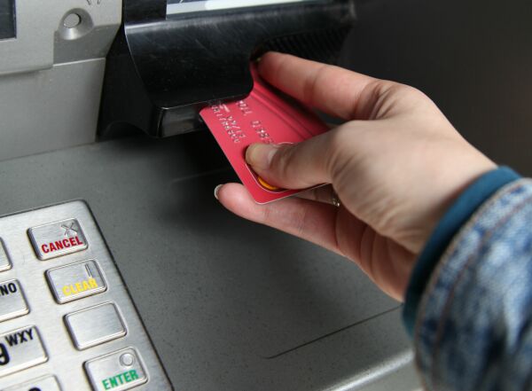 CEC Bank a lansat serviciul Card2Card