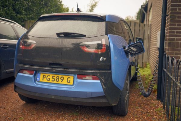 eMAG lansează livrarea cu automobile 100% electrice