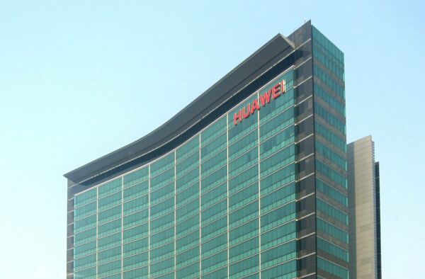 Avocaţii directorului comercial al Huawei atacă cazul de extrădare din SUA în procesul canadian