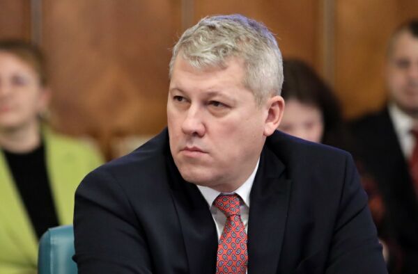 Cătătlin Predoiu: "În intervenţia din Consiliu, am evocat ideea unui mecanism de evaluare a justiţiei şi a statului de drept pentru toate ţările membre, fără a exista paralelisme în acest demers. Este nevoie, desigur, de un singur standard pentru toată lumea. Am arătat că susţinerea pentru operaţionalizarea Parchetului European va fi un test pentru angajamentul real al tuturor guvernelor statelor membre pentru aceleaşi standarde de integritate în toate ţările membre, pentru protejarea intereselor europene şi combatarea corupţiei cu fonduri europene".