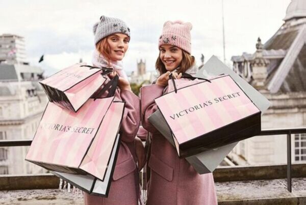Surse: Proprietarul Victoria"s Secret vrea să vândă brandul de lenjerie