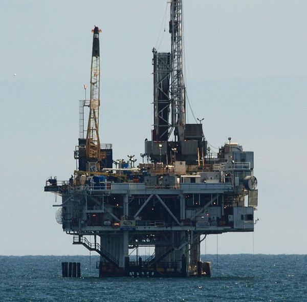 Transferul sau vânzarea participaţiilor la acordurile petroliere, posibile doar cu aprobarea Guvernului