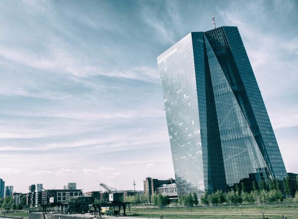UE trebuie să-i ofere Marii Britanii echivalenţă în domeniul serviciilor financiare