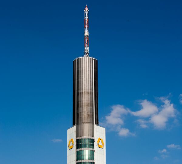 Surse: BCE îndeamnă Commerzbank să-şi accelereze restructurarea