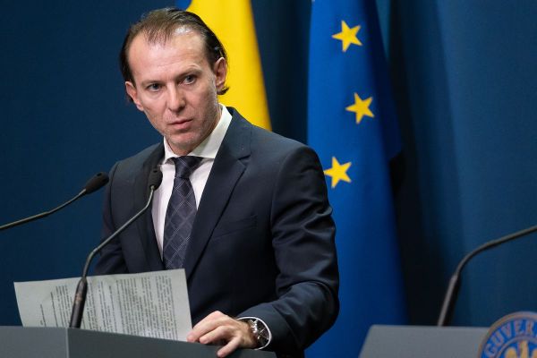 Florin Cîţu: "Raportul îmi spune că avertismentele timp de trei ani de zile ale Comisiei Europene referitoare la deficitul structural şi la deficitul bugetar au fost ignorate de guvernul PSD. Acest lucru este acolo. CE arată ceea ce spunea şi Standard&Poor's despre deficit, dar şi faptul că a fost redus acel outlook negativ (n.r. perspectiva rating-ului), iar acestea sunt legate de execuţia bugetară din 2019 şi de ce s-a întâmplat până în 2019 cu acele cheltuieli nesustenabile".