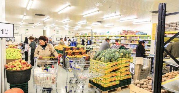 Carrefour cumpără 30 de magazine de la compania concurentă Makro