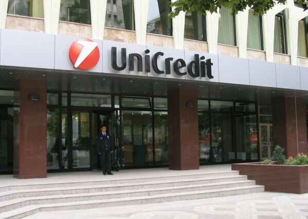UniCredit nu vrea fuziuni şi achiziţii