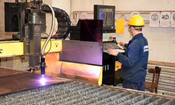 Activitate maximă la fabrica de stâlpi metalici