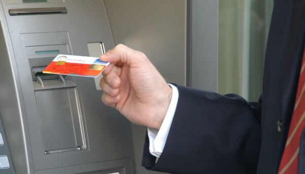 Valoarea tranzacţiilor de plată cu cardurile de credit s-a dublat, în 2019