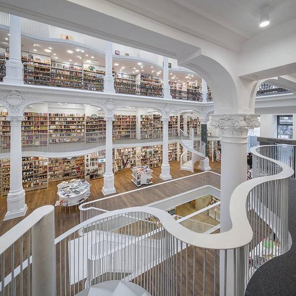 Cărtureşti închide pe termen nedefinit majoritatea librăriilor din Bucureşti şi din ţară