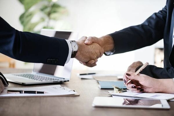 Activitatea globală de fuziuni şi achiziţii, la cel mai redus nivel din ultimii patru ani