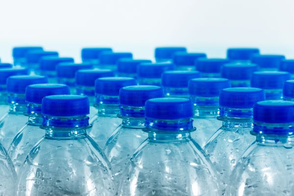 Compania Prodal 94 donează un milion de litri de apă Carpatina spitalelor de boli infecţioase din România