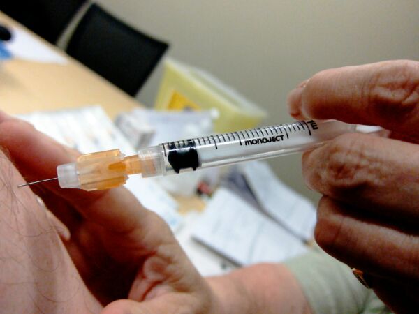 Medicamentele contrafăcute, ameninţare pentru sănătate şi "portofele"