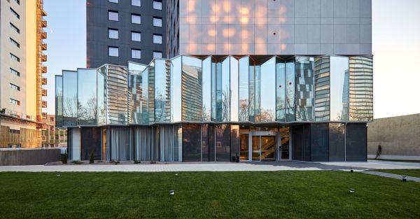 Guardian Glass furnizează sticla pentru faţadele vitrate ale primului hotel Courtyard by Marriott din România