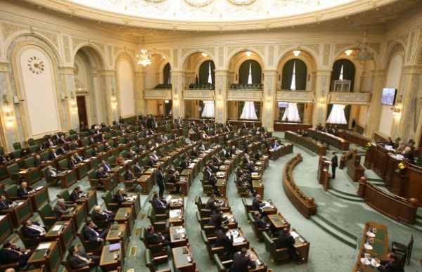 Proiectul de lege privind starea de alertă a fost amendat masiv în Comisia juridică a Senatului