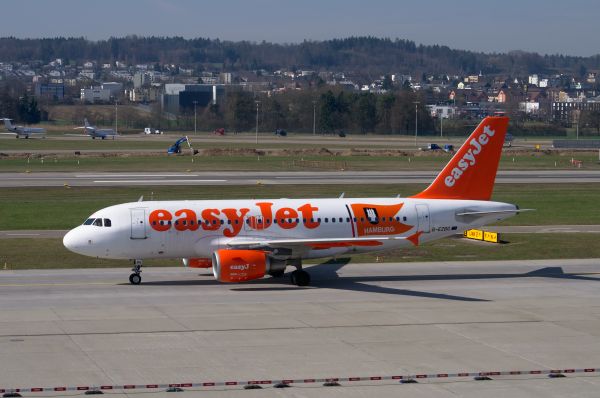 EasyJet renunţă la 30% din angajaţi şi îşi reduce flota de avioane