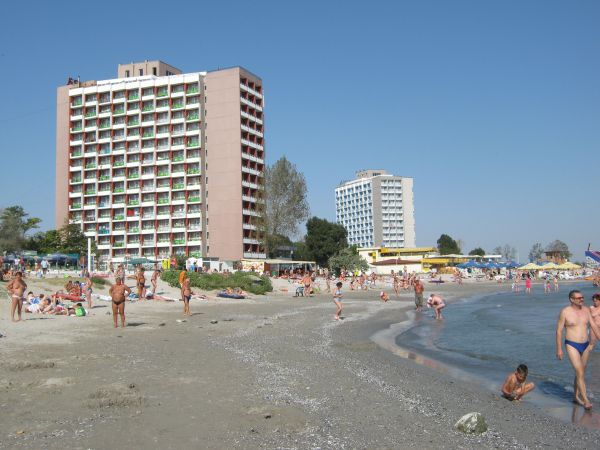 Relaxarea măsurilor de restricţie a triplat numărul de rezervări pe litoral