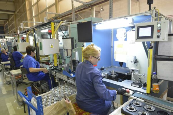 Compa prelungeşte perioada de reducere temporară a activităţii