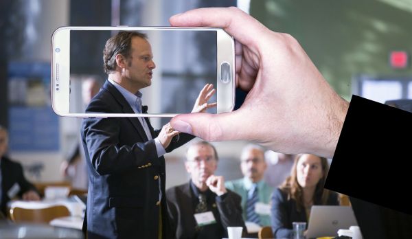 120 de companii investesc în dezvoltarea angajaţilor la primul Campionat de public speaking online din România