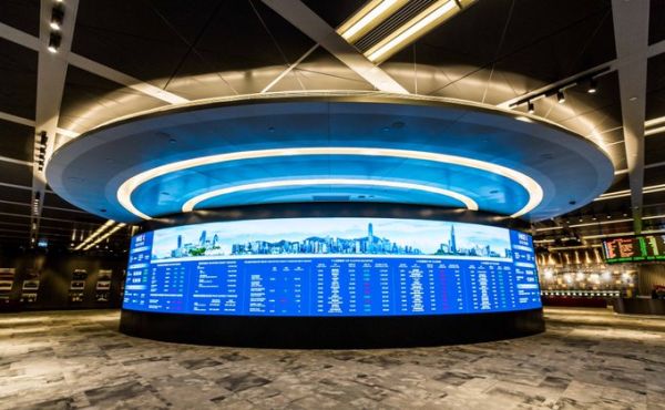 Migrarea companiilor chineze din SUA la Hong Kong va atrage sute de miliarde de dolari în centrul financiar asiatic