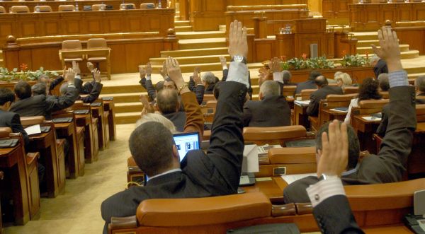Parlamentul decide impozitarea severă pentru pensiile speciale