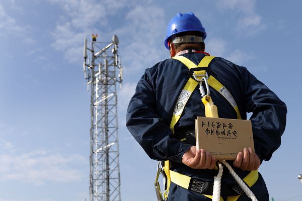 Europa pusă la încercare. Cine va câştiga lupta 5G