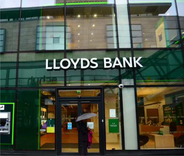 CEO-ul Lloyds Bank va demisiona, anul viitor