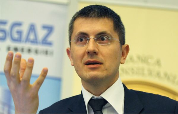 Iniţiativa "Fără Penali în funcţiile publice" a trecut de votul deputaţilor