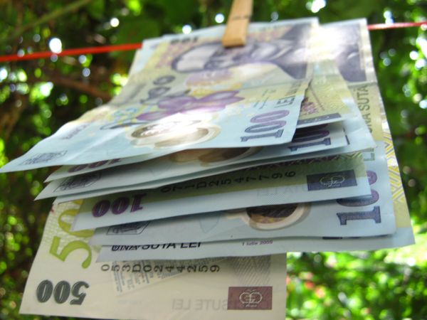 3 milioane de euro - amendă pentru neimplementarea directivei privind prevenirea spălării banilor