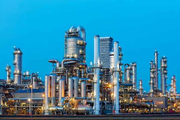 Compania Roserv Oil preia platforma industrială a rafinăriei RAFO Oneşti, într-o tranzacţie coordonată în insolvenţă de CITR