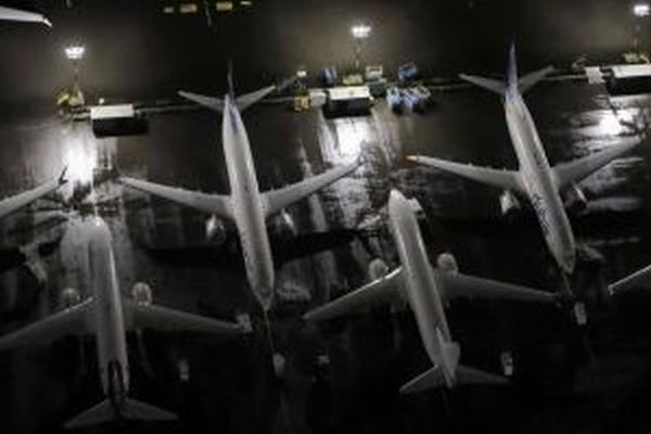 Airbus reduce producţia, după ce a raportat pierderi trimestriale mai mari decât se estima