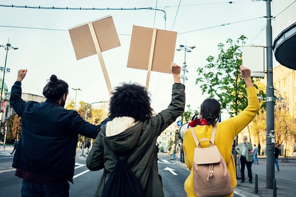 Protestatarii bulgari care solicită demisia premierului Boiko Borissov au obstrucţionat traficul spre Grecia