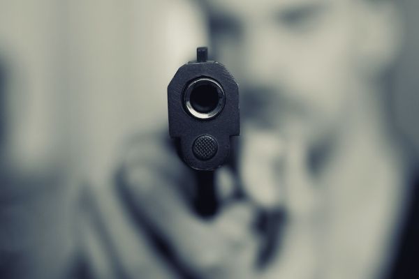 Luare de ostatici şi ameninţare cu bombă într-un centru de afaceri în centrul Kievului