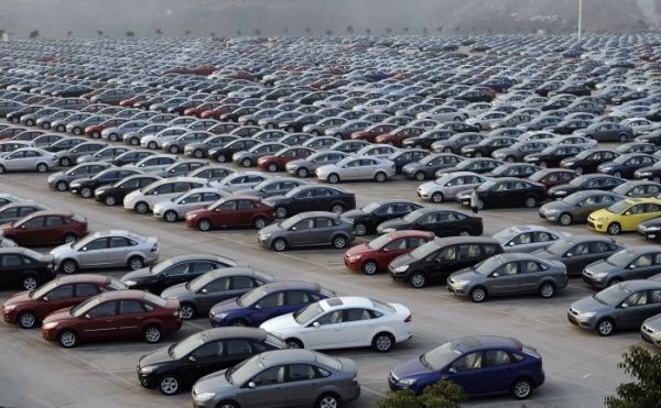  Majoritatea fabricilor din industria auto s-au deschis treptat, dar nu funcţionează la capacitate maximă
