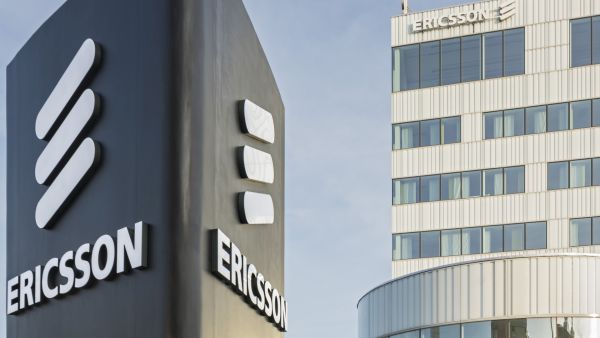 Ericsson semnează acordul comercial 5G cu numărul 100 realizat cu furnizori de servicii de comunicaţii