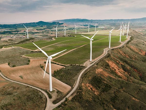 Sursele regenerabile au produs un record de 10% din energia globală în prima jumătate a anului
