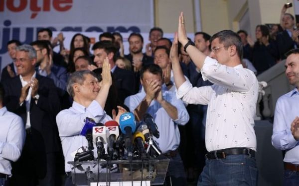 76% dintre delegaţii USR au votat fuziunea cu PLUS