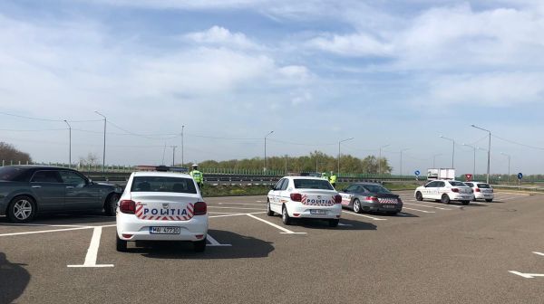 Peste 200 de persoane, legitimate sâmbătă noaptea