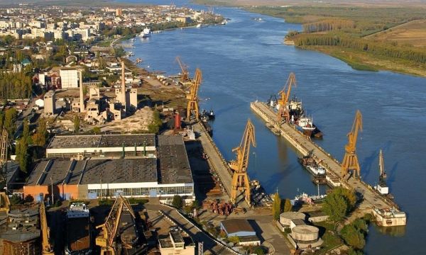 29 de tone de azotat de amoniu, stocate necorespunzător într-un depozit din Brăila