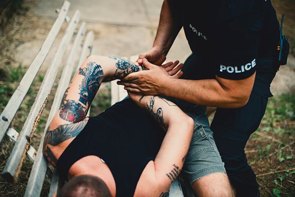 Un bărbat din Vaslui a fost arestat după ce şi-a ameninţat repetat fosta soţie