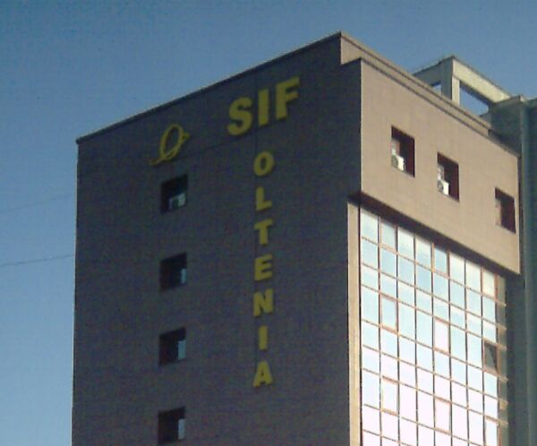 SIF1 şi SIF4 cer convocarea acţionarilor SIF5, pentru alegerea a cinci membri ai board-ului 