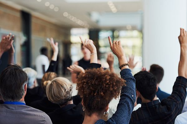 ME a creat o linie telefonică pentru studenţii curioşi privind desfăşurarea cursurilor de anul acesta