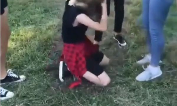 Ce sancţiuni au primit părinţii fetelor care au bătut o minoră în Târgu Jiu