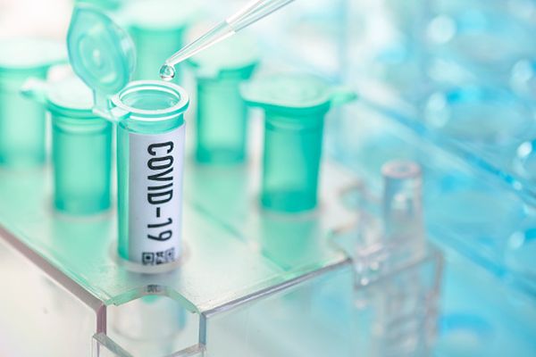 Testarea vaccinului italian anti-covid a început
