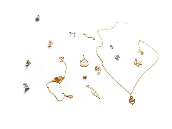 Antreprenoarea Anca Negescu a lansat Curandera, un brand de bijuterie contemporană românească