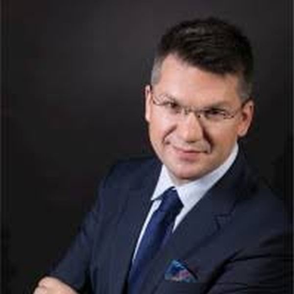 ''Mă ofer să construiesc o cârciumă fără avize dacă Nicuşor Dan participă la dezbaterea cu Traian Băsescu''