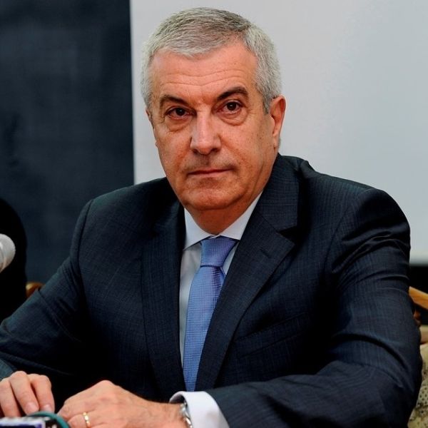 "Executivul are obligaţia să dubleze alocaţiile şi să respecte majorarea pensiilor cu 40%"