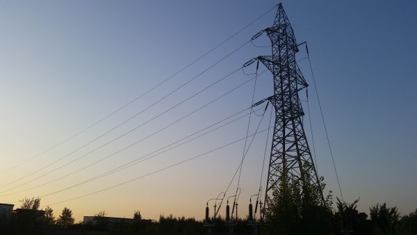 Transelectrica are de recuperat creanţe de 47,5 milioane de lei pentru serviciul de transport al electricităţii