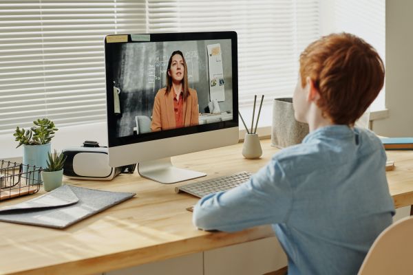 ''Continuăm procesul de creştere a procentului de elevi care să poată participa la învăţământul online''